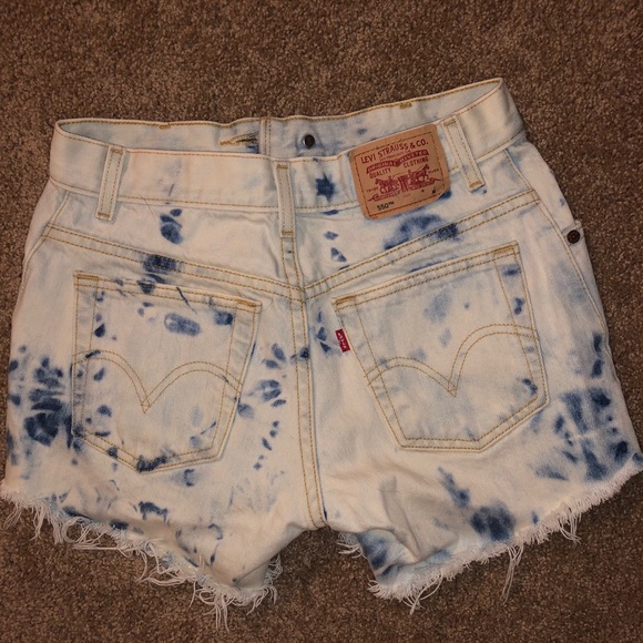 Levi High Waisted Cut Offs - Picture 2 of 2